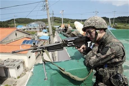 Run away South Korean soldier who killed 5 comrades is surrounded | iNFOnews.ca Run away South Korean soldier who killed 5 comrades is surrounded | iNFOnews.ca