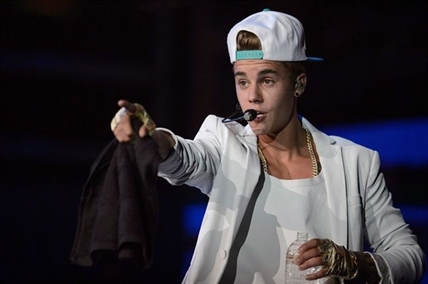 Justin Bieber, One Direction, Taylor Swift set for American Music Awards | iNFOnews.ca