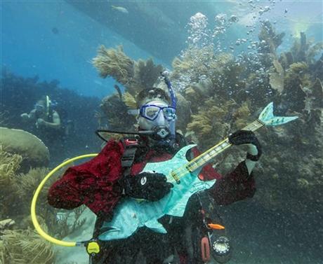 Divers, snorkelers converge for undersea 'concert' | iNFOnews.ca
