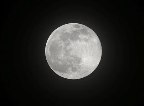 PHOTOS: First of 3 “supermoons” shines on weekend | iNFOnews.ca