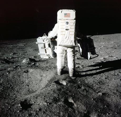 Man walks on the moon | iNFOnews.ca
