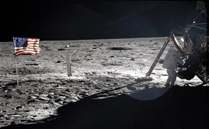 Man walks on the moon | iNFOnews.ca