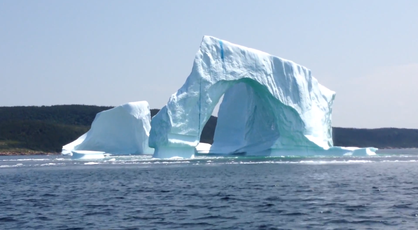 Iceberg collapse caught on video | iNFOnews.ca