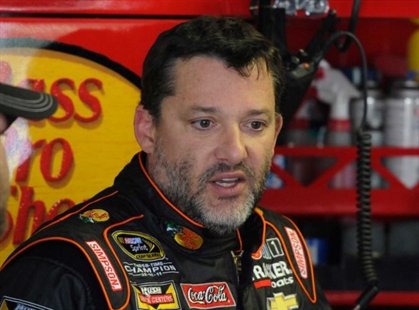 Authorities: Driver walking on New York track dies after he is hit by NASCAR's Tony Stewart | iNFOnews.ca Authorities: Driver walking on New York track dies after he is hit by NASCAR's Tony Stewart | iNFOnews.ca