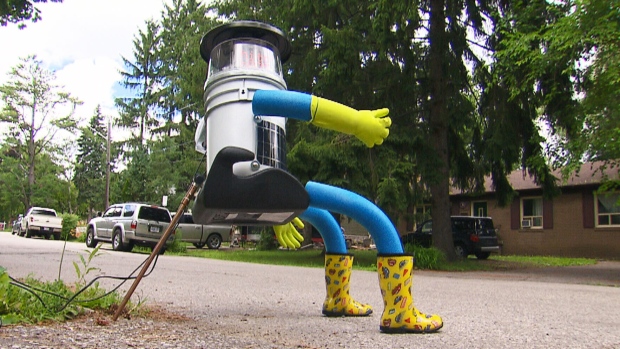 Hitchhiking robot enters the Okanagan during final leg of Halifax-to-Victoria journey | iNFOnews.ca