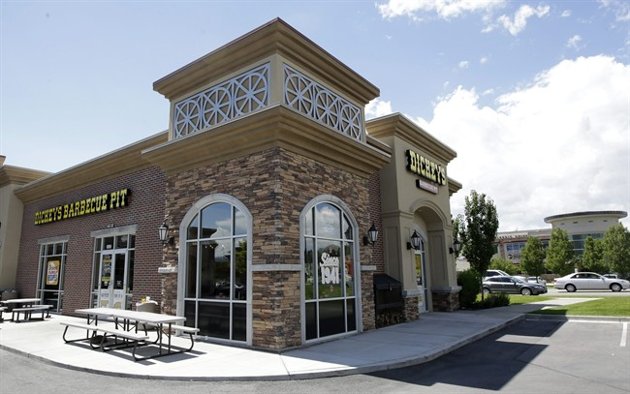 Woman improves after unknowingly drinking iced tea laced with industrial cleaner at restaurant | iNFOnews.ca