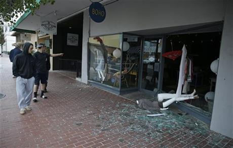 VIDEO: 3 people critically injured after California quake | iNFOnews.ca