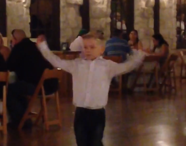 Pint-size wedding dancer busts a move | iNFOnews.ca Pint-size wedding dancer busts a move | iNFOnews.ca