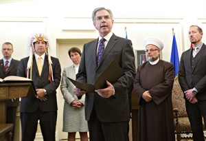 Premier Jim Prentice shrinks Alberta cabinet, appoints two outsiders | iNFOnews.ca
