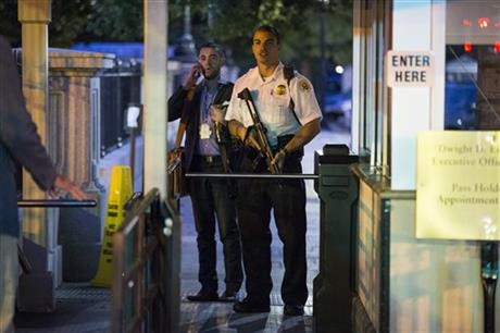 VIDEO: Security breached; Intruder gets into White House | iNFOnews.ca