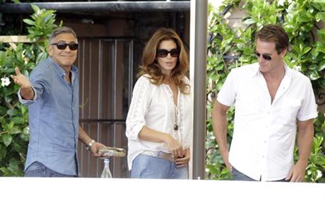 Clooney relaxes with friends ahead of weekend wedding | iNFOnews.ca
