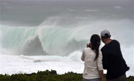 Deadly cyclone lashes India; typhoon hits Japan | iNFOnews.ca Deadly cyclone lashes India; typhoon hits Japan | iNFOnews.ca