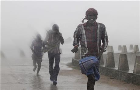Deadly cyclone lashes India; typhoon hits Japan | iNFOnews.ca Deadly cyclone lashes India; typhoon hits Japan | iNFOnews.ca