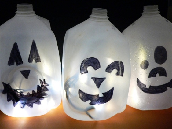 From jars to balloons to milk jugs: ideas for making Halloween luminaries | iNFOnews.ca From jars to balloons to milk jugs: ideas for making Halloween luminaries | iNFOnews.ca