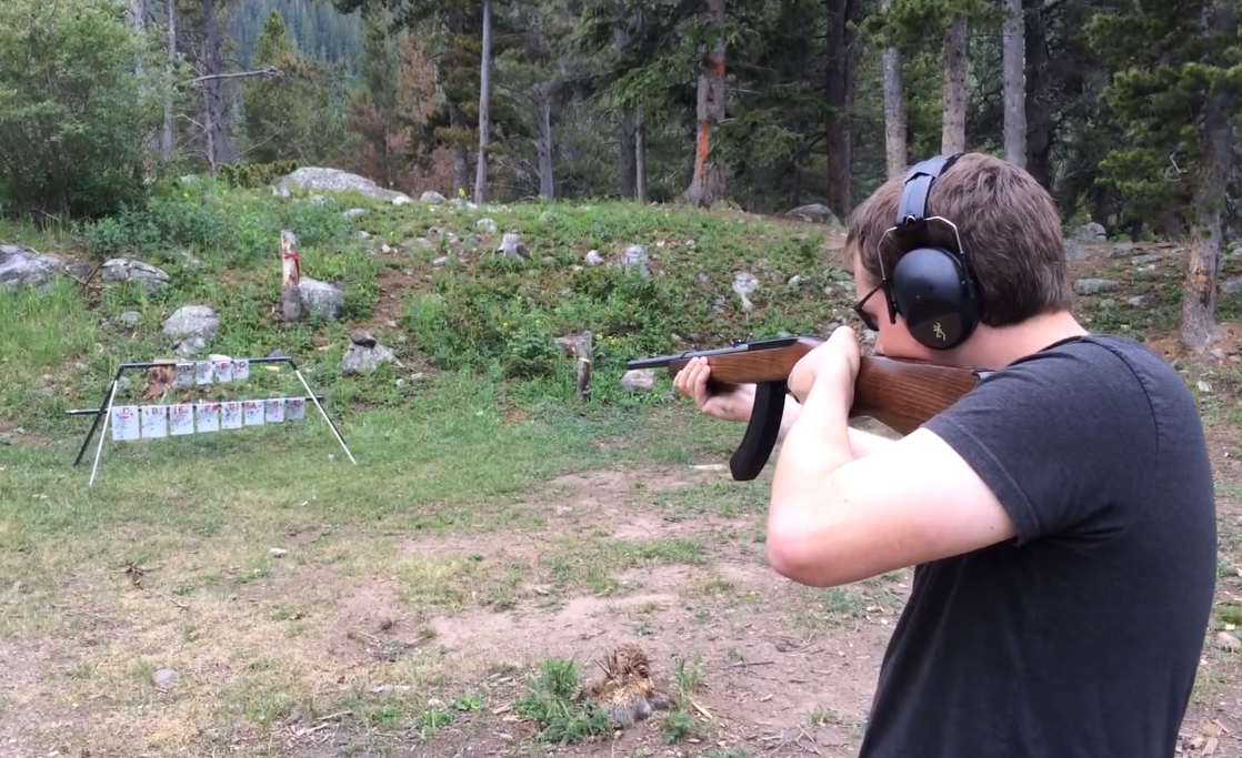 He plays the Star-Spangled Banner with a gun | iNFOnews.ca He plays the Star-Spangled Banner with a gun | iNFOnews.ca