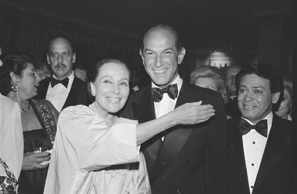 Designer Oscar de la Renta, beloved by first ladies, socialites and starlets, dead at 82 | iNFOnews.ca