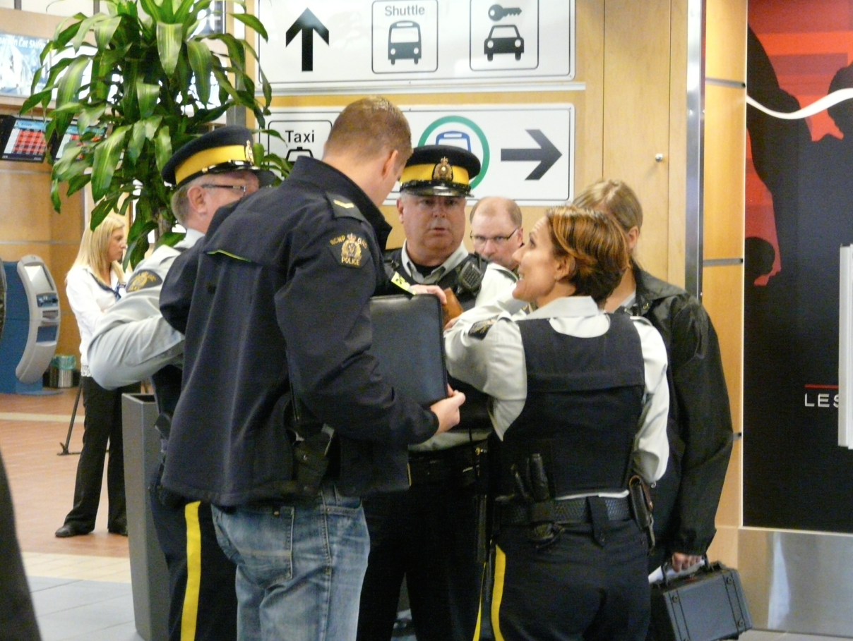 UPDATE: WestJet flight threatened at Kelowna Airport; person of interest in custody | iNFOnews.ca UPDATE: WestJet flight threatened at Kelowna Airport; person of interest in custody | iNFOnews.ca