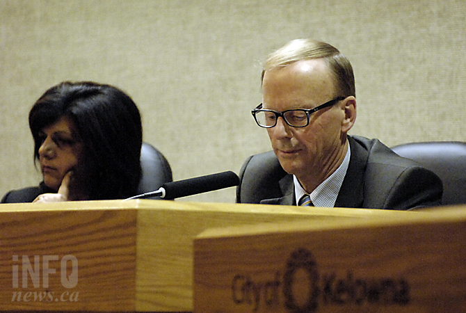 Tears and laughter at final council meeting | iNFOnews.ca
