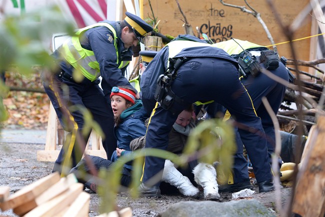 Mounties begin arrests on Burnaby Mountain to dismantle pipeline protests | iNFOnews.ca Mounties begin arrests on Burnaby Mountain to dismantle pipeline protests | iNFOnews.ca