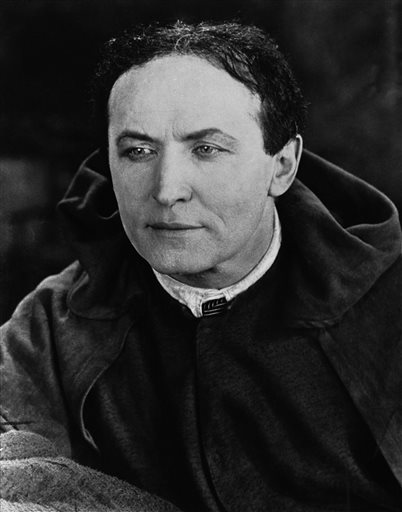 Magicians stage effort to restore Houdini's grave | iNFOnews.ca Magicians stage effort to restore Houdini's grave | iNFOnews.ca