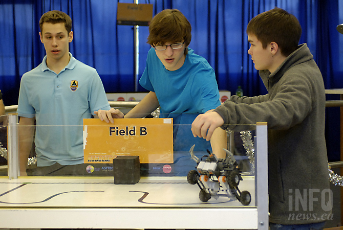 Soccer playing robots take over Okanagan College | iNFOnews.ca Soccer playing robots take over Okanagan College | iNFOnews.ca