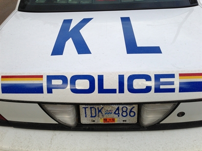 Broken windshield leads police to handguns | iNFOnews.ca Broken windshield leads police to handguns | iNFOnews.ca