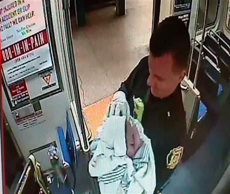 Transit police officers help mother deliver baby on train in Philadelphia on Christmas Day | iNFOnews.ca
