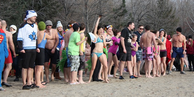 PHOTOS: Hardy souls bring in the New Year in frigid style | iNFOnews.ca PHOTOS: Hardy souls bring in the New Year in frigid style | iNFOnews.ca