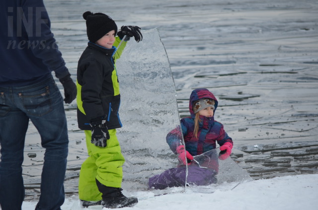 PHOTOS: Brave souls ring in 2015 with Polar Bear Swim in Kal Lake | iNFOnews.ca