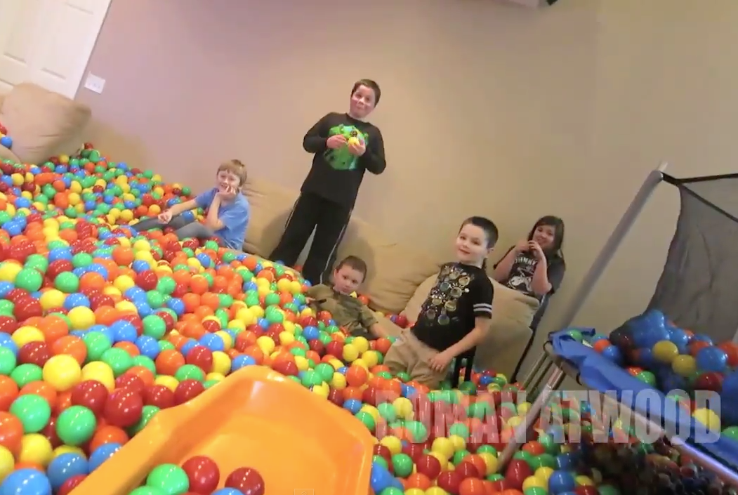 Dad turns house into giant ball pit | iNFOnews.ca Dad turns house into giant ball pit | iNFOnews.ca