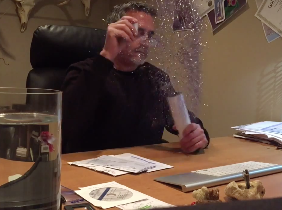 Glitter bomb revenge on mail-reading dad | iNFOnews.ca Glitter bomb revenge on mail-reading dad | iNFOnews.ca