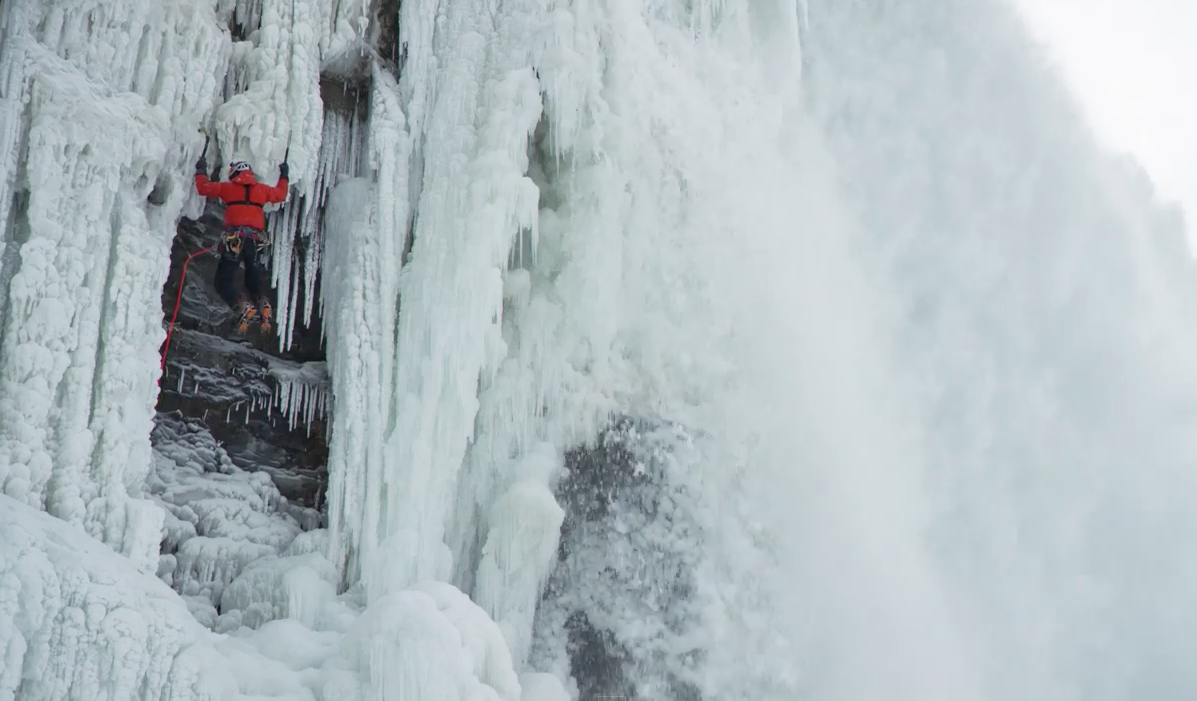 Ice climber scales Niagra Falls | iNFOnews.ca Ice climber scales Niagra Falls | iNFOnews.ca