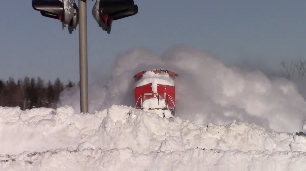 CN train blasts through massive snowbank | iNFOnews.ca CN train blasts through massive snowbank | iNFOnews.ca