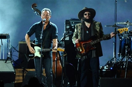 Bob Dylan, named MusiCares Person of the year, honoured by Bruce Springsteen, Neil Young, Raitt | iNFOnews.ca