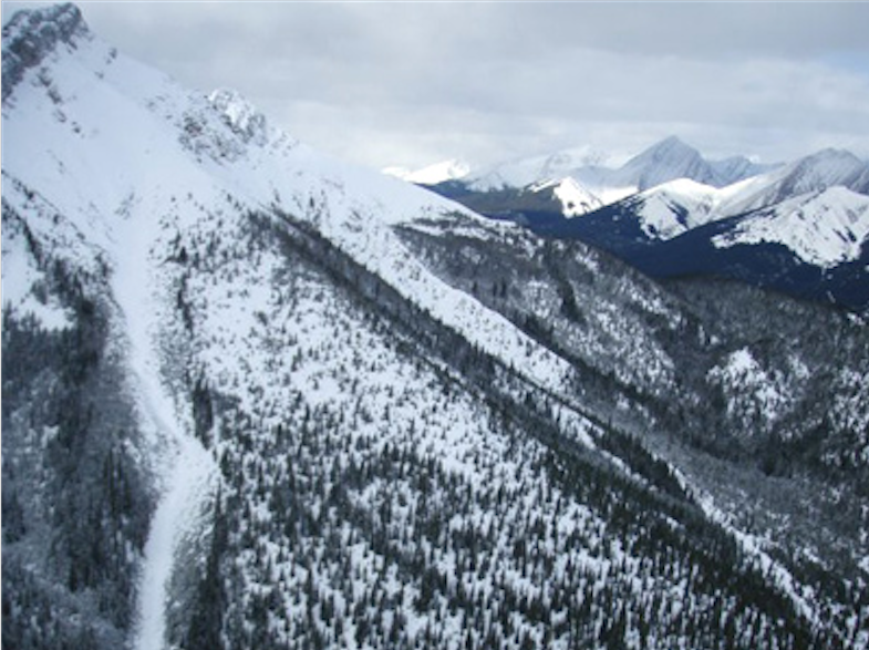 Avalanche tears down mountain in Alberta, catching five people and killing one | iNFOnews.ca