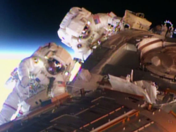 Spacewalking astronauts turn cable guys in 1st of 3 outdoor station jobs over coming week | iNFOnews.ca Spacewalking astronauts turn cable guys in 1st of 3 outdoor station jobs over coming week | iNFOnews.ca