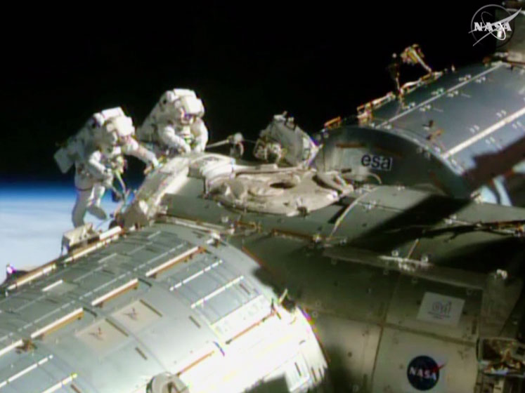 Spacewalking astronauts turn cable guys in 1st of 3 outdoor station jobs over coming week | iNFOnews.ca Spacewalking astronauts turn cable guys in 1st of 3 outdoor station jobs over coming week | iNFOnews.ca