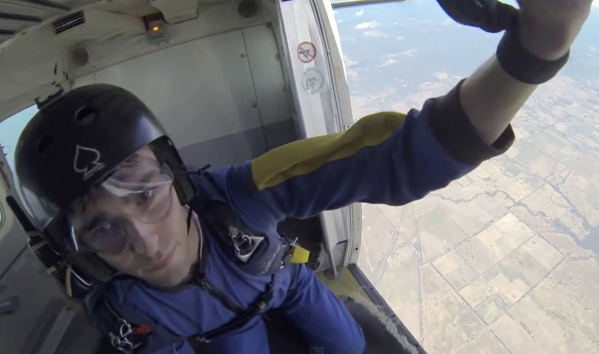 Terrifying video of parachuting near death experience | iNFOnews.ca Terrifying video of parachuting near death experience | iNFOnews.ca