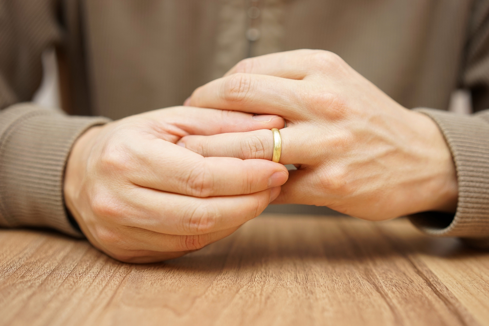 Stolen ring found in pawn shop, then returned to owner minutes before he dies | iNFOnews.ca