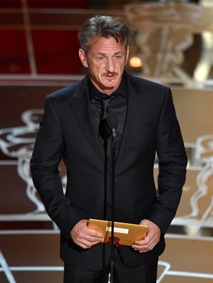 Sean Penn says he has "no apologies" for his green card joke at the Oscars | iNFOnews.ca Sean Penn says he has "no apologies" for his green card joke at the Oscars | iNFOnews.ca