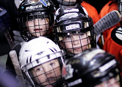 Minor hockey takes aim at misbehaving parents by booting kids from teams | iNFOnews.ca