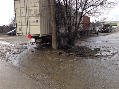 Semi hits fire hydrant flooding Kelowna streets | iNFOnews.ca Semi hits fire hydrant flooding Kelowna streets | iNFOnews.ca