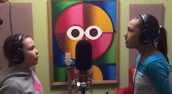 Primordial and funky; Iqaluit students learn to remix throat songs | iNFOnews.ca