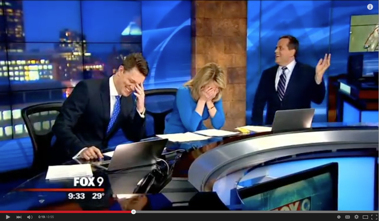 Weatherman pulls hanger out of suit on the air | iNFOnews.ca Weatherman pulls hanger out of suit on the air | iNFOnews.ca