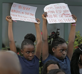 Crowd mourns at funeral of black SC driver shot by white officer after fleeing traffic stop | iNFOnews.ca