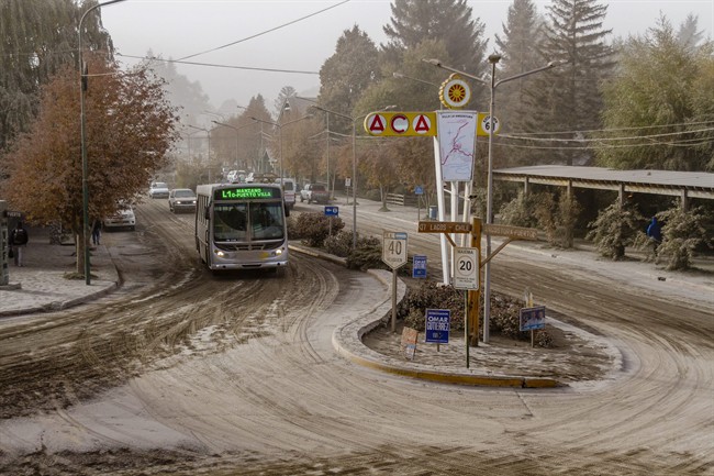 Calbuco volcano erupts anew in Chile; concerns mount as ash spreads across the region | iNFOnews.ca Calbuco volcano erupts anew in Chile; concerns mount as ash spreads across the region | iNFOnews.ca