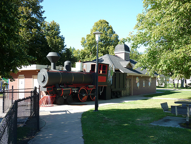 Locomotive pulls out of Lakawanna Park | iNFOnews.ca Locomotive pulls out of Lakawanna Park | iNFOnews.ca