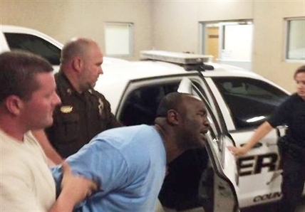 Two Mississippi police officers die after being shot during in traffic stop; three suspects arrested | iNFOnews.ca Two Mississippi police officers die after being shot during in traffic stop; three suspects arrested | iNFOnews.ca