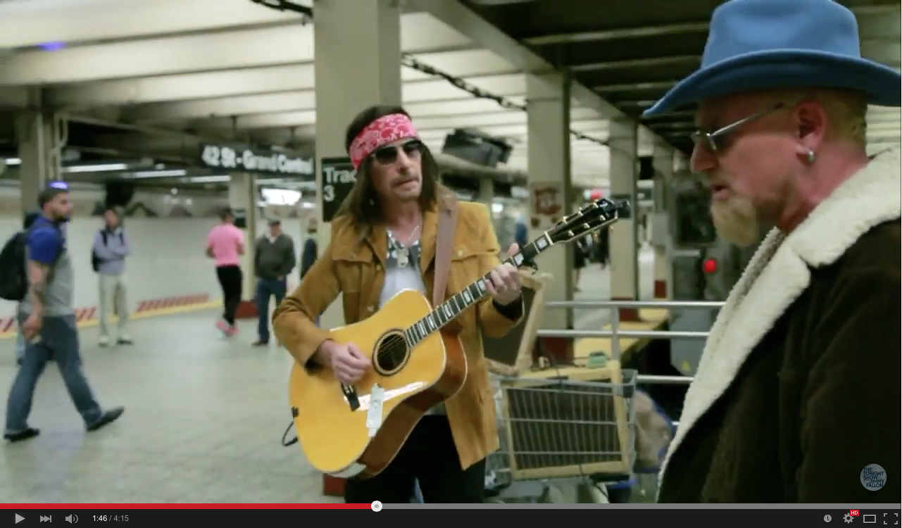 U2 busks in New York City subway | iNFOnews.ca