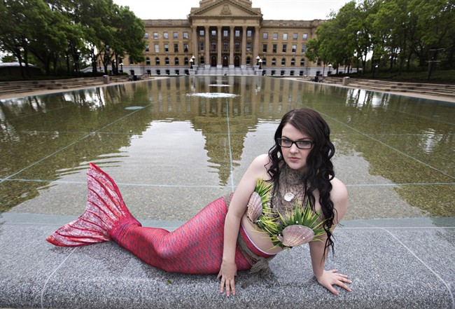 Mermaid tails make a splash with swimmers, but some cities ban them from pools | iNFOnews.ca